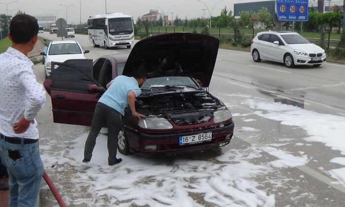 Seyir Halindeki Otomobil Yandı