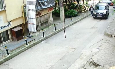 Araçtan Cep Telefonu Çalan Hırsız Önce Güvenlik Kamerasına, Sonra Polislere Yakalandı