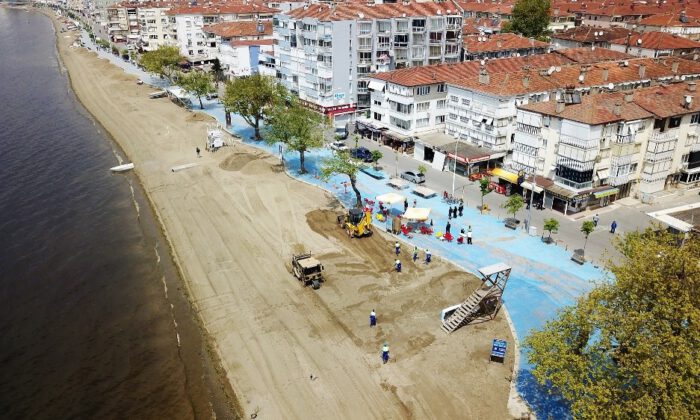 Bursa Plajları Yosunlardan Arındırılıyor