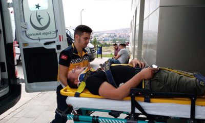 Kaza yapan yaralı, telefonunu elinden bırakmadı