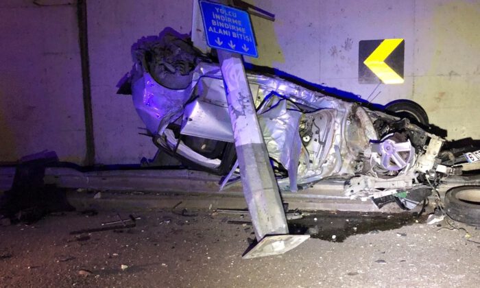 Babasından Kaçırdığı Otomobille Köprüden Uçtu