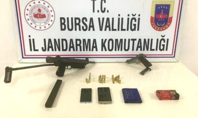 Silah Kaçakçısı Otomatik Tabancayla Yakalandı