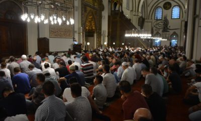 Vatandaşlar Tarihi Camilere Akın Etti