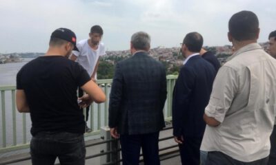 Bakan Kasapoğlu intihardan vazgeçirdi, aracına bindirdi