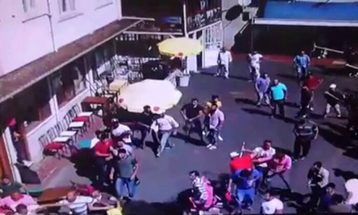 Faytoncularla akülü araç sahipleri arasında kavga