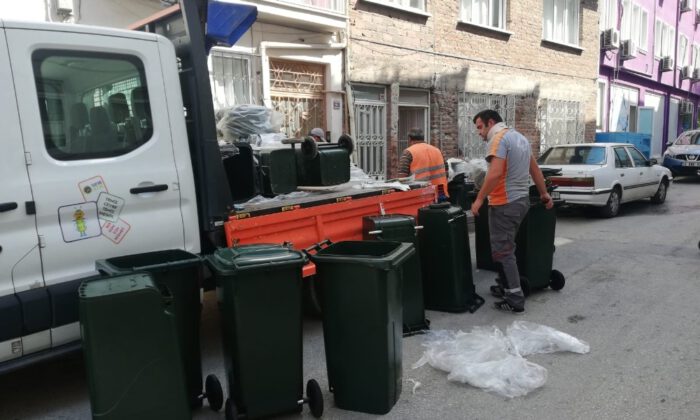 İnegöl’de Her Eve Çöp Konteyneri