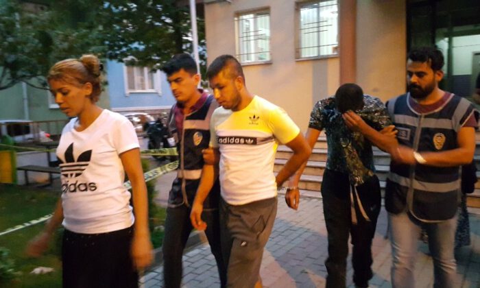 Yıllar Önceki Uyuşturucu Husumeti İçin Ev Basıp Adam Bıçakladılar