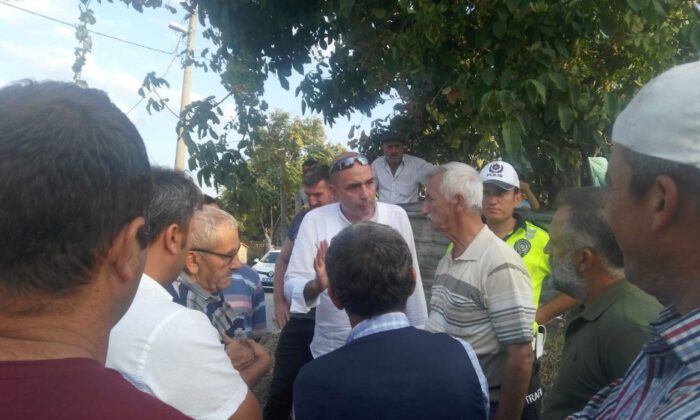 Mahalle Sakinleri Yol Kapattı