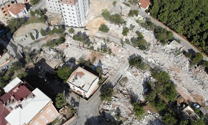 İstanbul’da metruk binalar yıkılıyor