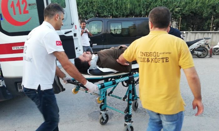 Motosikletiyle Otomobilin Altına Girdi