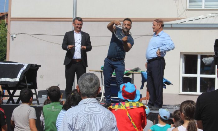 Sünnet Çocukları Belediye Başkanı Ve Kaymakamın Makam Aracıyla Şehir Turu Attı