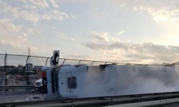 TEM’de tanker devrildi, trafik kilitlendi