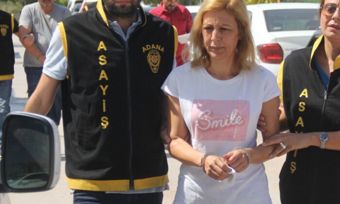 Kocasını sevgilisine bıçaklattı, cesedini yaktı, 13 yıl maaşını yedi