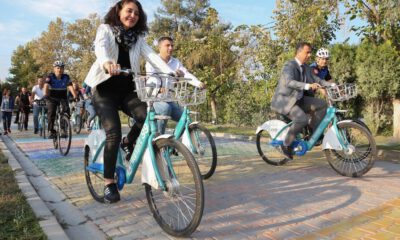 Belediye Personeli, Çevreci Ulaşıma Dikkat Çekmek İçin Pedal Çevirip Yürüdü