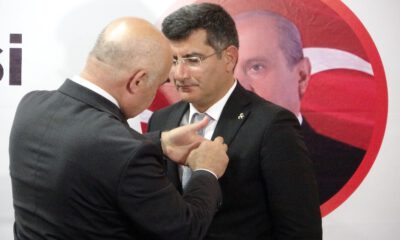 Partilerinden Ayrılan İYİ Partililer Rozet Takarak MHP’ye Geçti