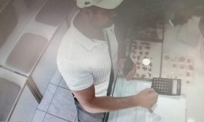 Turist Gibi Girdi Sahte Zinciri 16 Bin Liraya Bozdurup Ortadan Kayboldu