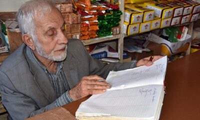Hayırsever vatandaş ‘veresiye defterini’ satın aldı