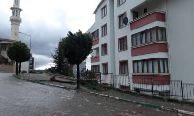 Otomobil Bina Boşluğuna Uçtu: 1 Yaralı