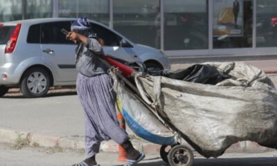 Yaşlı kadının ekmek mücadelesi