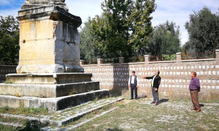 2 Bin Yıllık Dikilitaşı Hedef Tahtası Yaptılar
