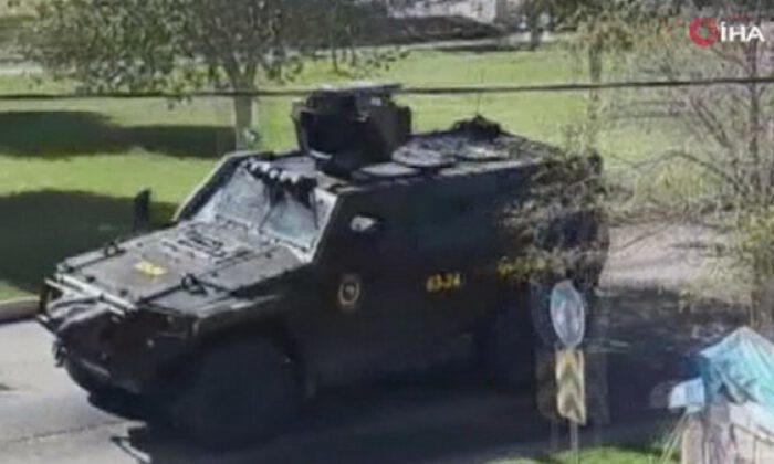 Suriye sınırında zırhlı araçla mehteranlı devriye