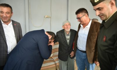 83 Yaşında Askere Gitmeye Hazır Dedeyi Garnizon Komutanı Ve Belediye Başkanı Ziyaret Etti