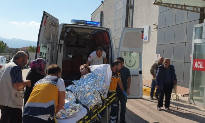 Genç Kız Yanan Evini Söndürmek İsterken Yanarak Ağır Yaralandı