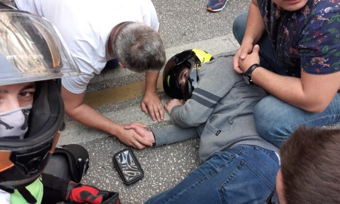 75 Metre Sürüklenen Motosikletlinin İmdadına Yoldan Geçen Doktor Koştu