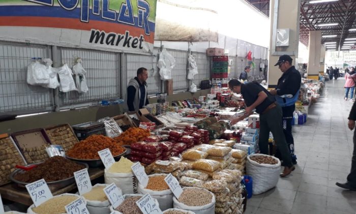 Zabıtadan Pazar Yerinde Gıda Denetimi