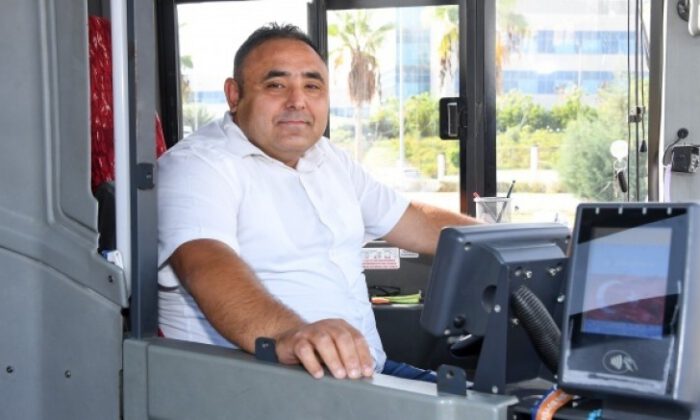 Kahraman otobüs şoförü, baygınlık geçiren çocuğu hastaneye yetiştirdi