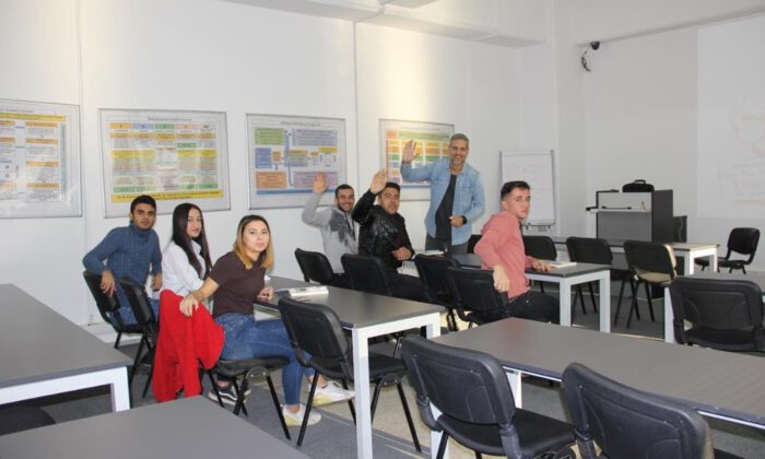 ÜÇGE Stajyerlerini Sınava Hazırlıyor