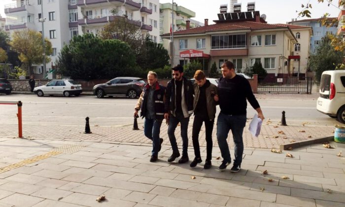 İş Yeri Faresi Kıskıvrak Yakalandı