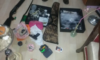 O Evden Çok Sayıda Uyuşturucu Ve Cephanelik Çıktı