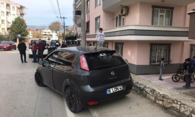 Otomobil Kaldırımda Yürüyen Yayaya Çarptı