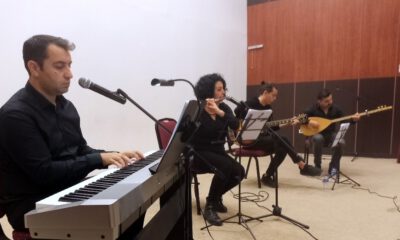 Öğretmenler Meslektaşları İçin Şarkı Söyledi