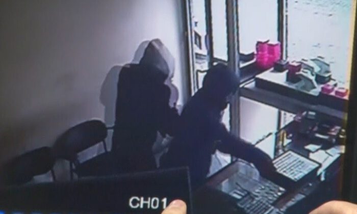 1,2 Milyon Liralık Soygun…ormana Gömmüşlerdi…altınları Geri Verdiler Tahliye Edildiler