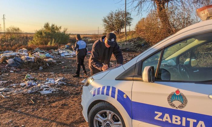 Karacabey Belediyesinden Molozla Mücadele