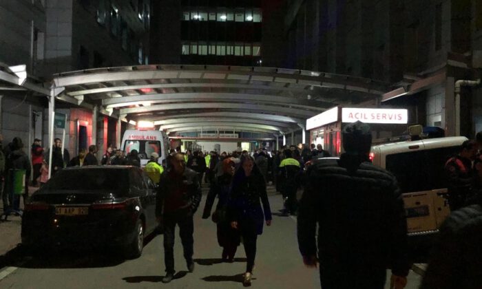 Kavgaya Müdahale Eden Polis Ağır Yaralandı