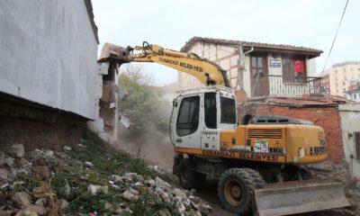 Osmangazide Bir Evin Kaçak Bölümü Yıkıldı