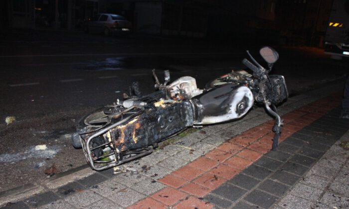 Alev Alan Motosikletini Bırakıp Kaçtı