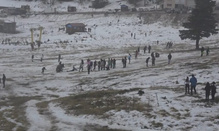 Uludağda Tatilci Çok, Kar Yok
