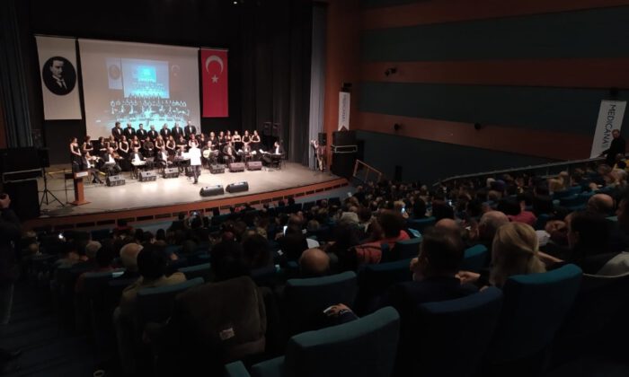 Medicana Tsm Korosu Dinleyicilerden Tam Not Aldı