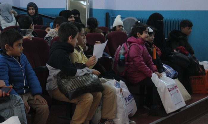 Öğrencilerin Oteldeki Ağaca Astıkları Dilekleri Müşteriler Tarafından Gerçekleştirildi