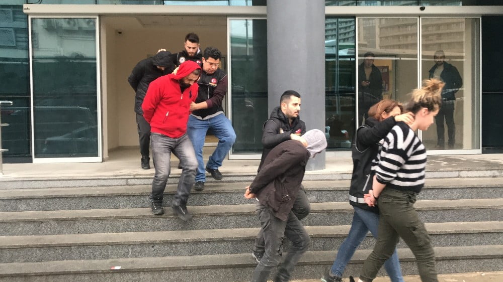 Bursada Torbacı Ve İçicilere Operasyon: 17 Gözaltı