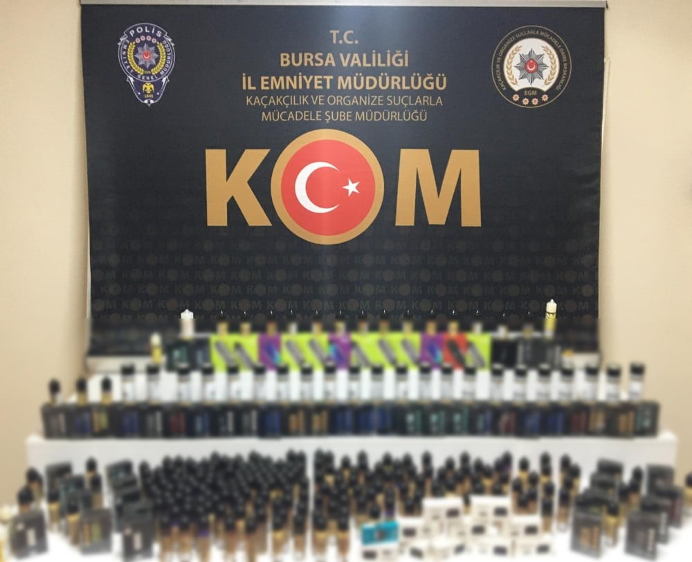 Bursada Şüpheli Araçtan Yüzlerce Kaçak Ürün Ele Geçirildi