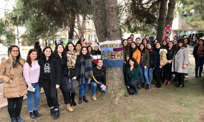Üniversiteliler Ağaçları Giydirdi
