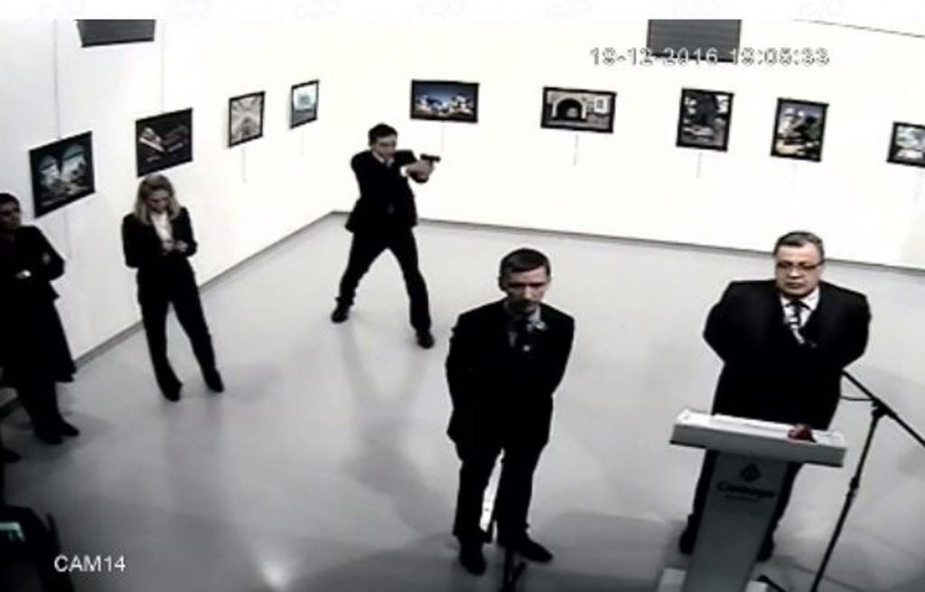 Karlov suikastına erteleme kararı