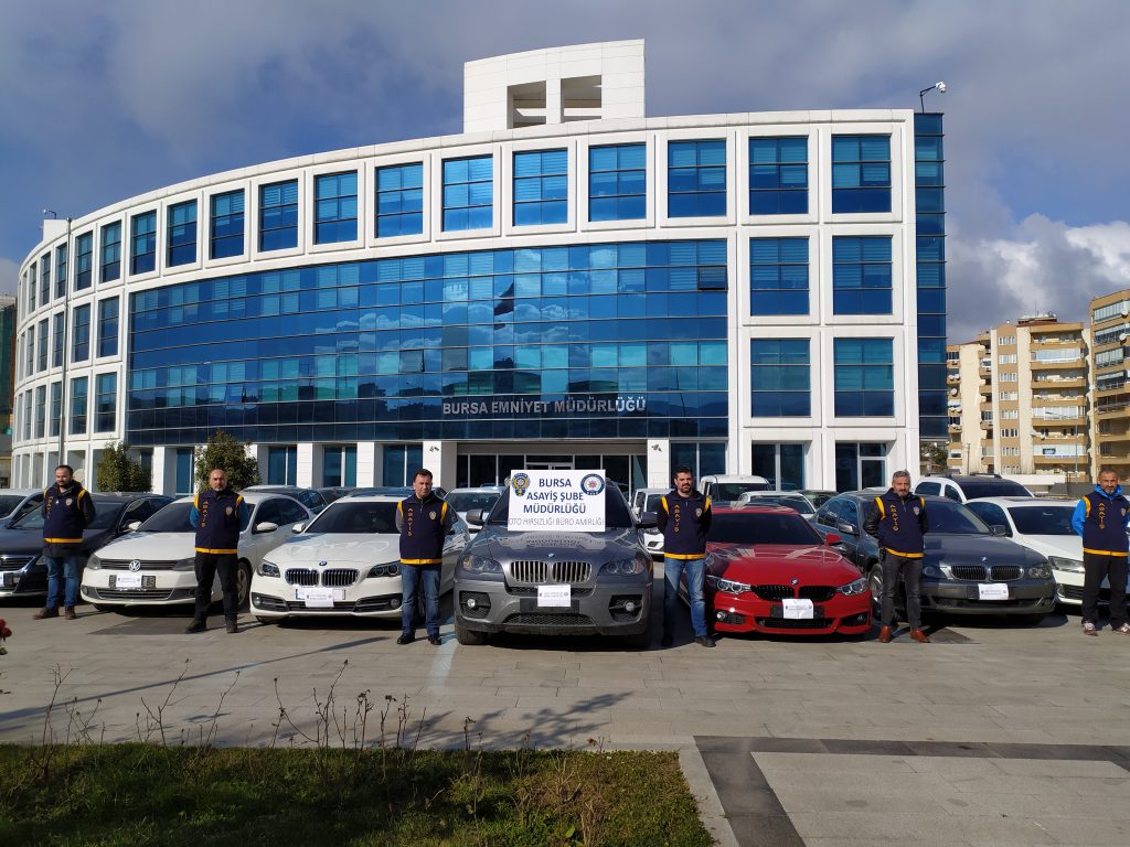 Bursa Emniyeti oto galeriye döndü