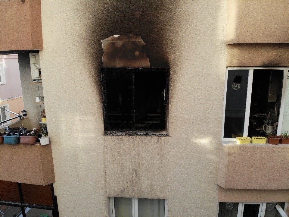 İstanbul’da 4 katlı evde patlama