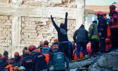Elazığ depreminde 14 saatin ardından bir kadın daha sağ çıkarıldı